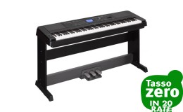 Yamaha DGX 660 + LP7A Black Bundle EXDEMO